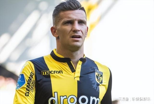 高位策应中 高位策应中